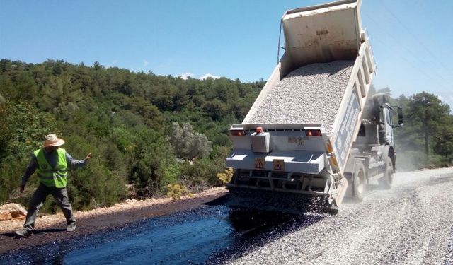 Muğla'da 9 ilçede 137 km yol çalışması