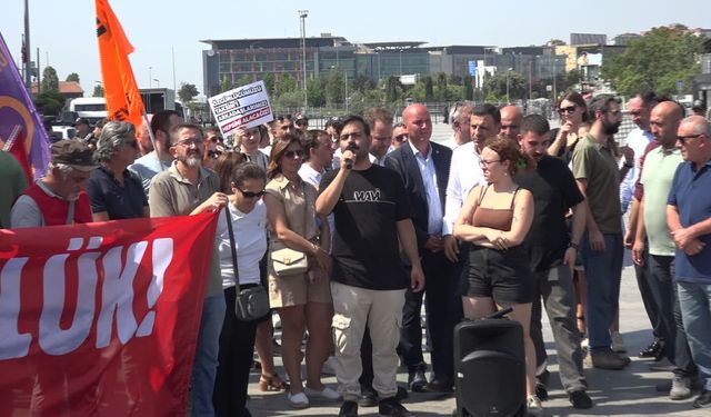 1 Mayıs davaları başladı... CHP İstanbul İl Başkanı Özgür Çelik: “Bu hukuksuzluğu asla kabul etmiyoruz. Arkadaşlarımızın bir an önce serbest bırakılmasını talep ediyoruz”