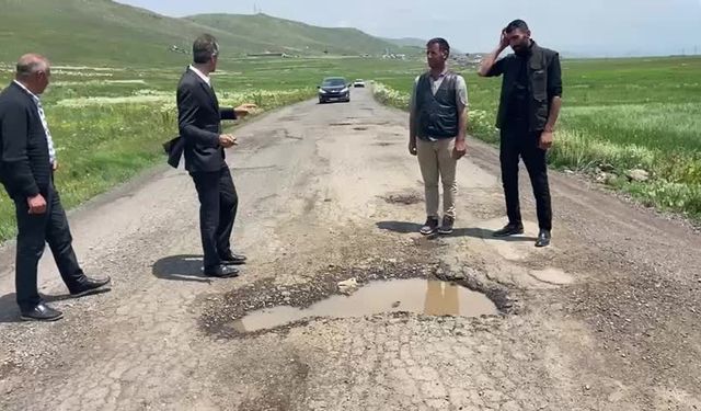 Ardahan'da köy yolu yapılmamasına tepki:  "Bu yoldan vali, kaymakam, milletvekili herkes geçmiş ama bir çözüm bulamadılar"