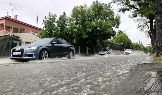 Başkent'te yaz yağmuru 