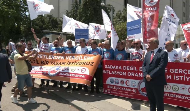 Birleşik Kamu- İş Konfederasyonu'ndan Bakanlık önünde maaş protestosu