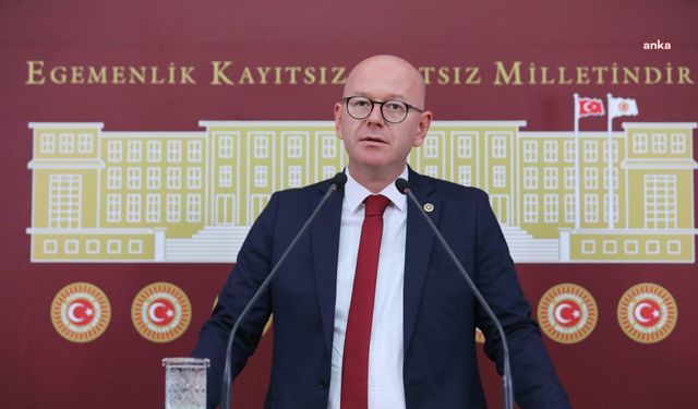 CHP Balıkesir Serkan Sarı, hayvan hakları savunucularının topladığı imzaları TBMM Başkanı Numan Kurtulmuş'a iletti