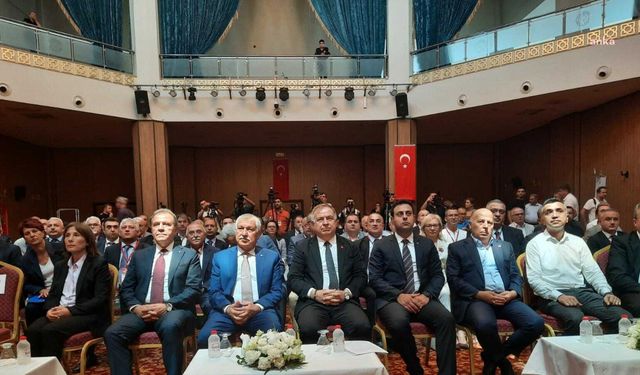  CHP'den orman yangınlarıyla mücadele  toplantısı... Zeybek: "İlk kurtarmayı kim yapacak biçiminde yanlış bir tartışmayı çözememiş 20 yıllık bir iktidarla mücadele ediyoruz"