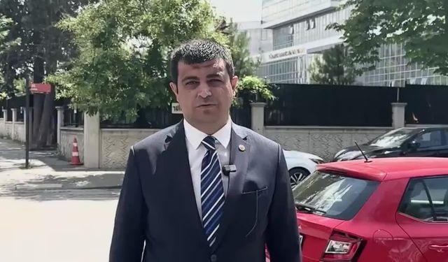 CHP’li Deniz Demir, TÜİK binasının önünden seslendi: “TÜİK'e göre doktor muayene ücreti 34 TL ama bir kutu aspirinin fiyatı 81 TL”