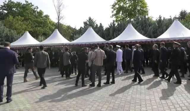 Cumhurbaşkanı Yardımcısı Yılmaz ve Bakan Yerlikaya, 15 Temmuz Şehitliği'nde anma törenine katıldı