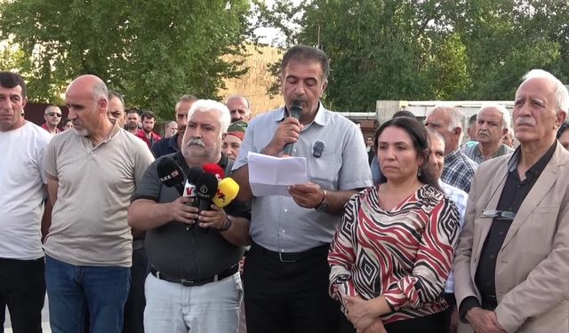 Diyarbakır’da DEM Parti'nin, TSK'nın Irak'ın Kuzeyi'ndeki  operasyonlarına karşı  basın açıklamasına polis müdahale etti.