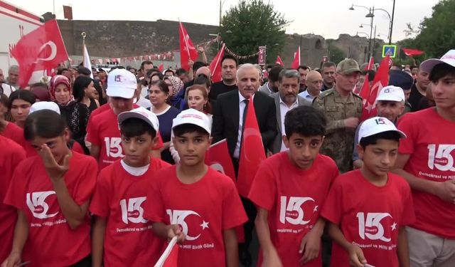 Diyarbakır’ın tarihi ilçesinde 15 Temmuz anma yürüyüşü