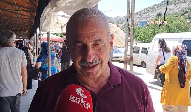 Emekli vatandaş: “Pazara geldim inanın param yetmedi. Bir tane elma 10 lira, 5 tane aldım 50 lira. Yaşamaktan bezdik"