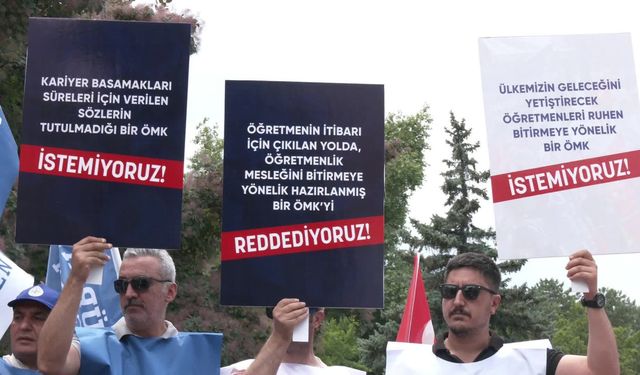 Hürriyetçi Eğitim Sen'den Öğretmenlik Meslek Kanunu protestosu: ''Öğretmen düşmanları yapmış olsaydı ancak böyle bir kanun yapabilirdi''