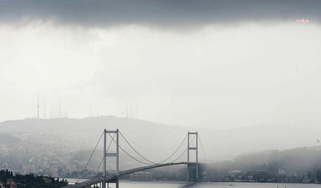 İstanbul için cuma gününe kadar yağış uyarısı... AKOM: "Bu gece 01.00'den itibaren sağanak yağış geçişleri olacak, sabahtan itibaren yağış şiddetini artıracak"