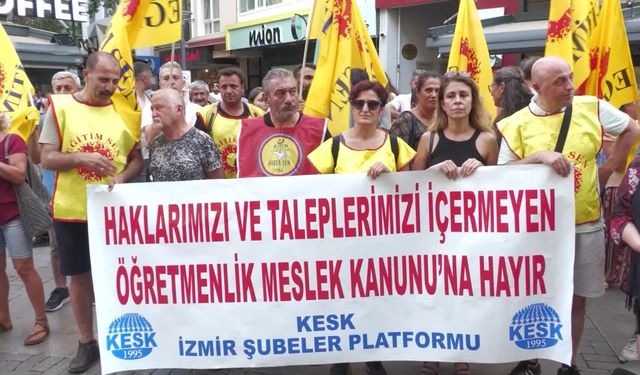 İzmir'de KESK üyelerinden eylem yapan öğretmenlere destek  