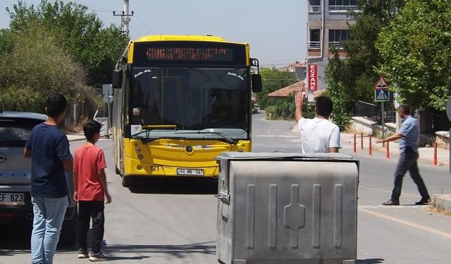 Malatya Battalgazi'de vatandaşlardan otobüs hattının kaldırılmasına protesto