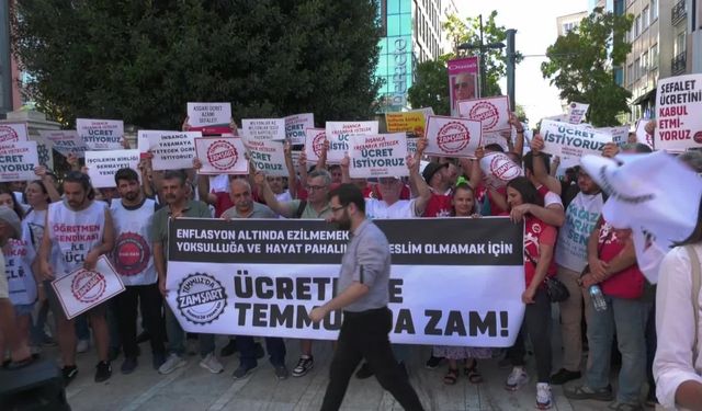 "Mücadeleci Sendikalar" Kadıköy'den seslendi:  "Açlık sınırının altında asgari ücreti kabul etmiyoruz"