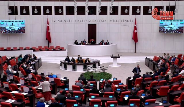 Muhalefetten öğretmen yürüyüşüne müdahaleye tepki: "Öğretmenlere orantısız güç kullanılmasını geri çekin"