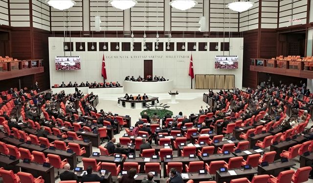 Öğretmenlik Meslek Kanunu'nun TBMM'de görüşmelerine başlandı... Muhalefetten" kanun usule uygun değil" eleştirisi