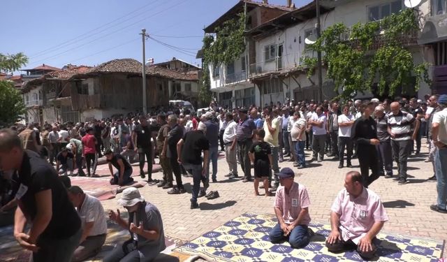 Orman şehidi Şahin Dönertaş memleketi Manisa'da son yolculuğuna uğurlandı