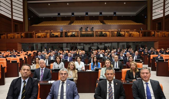 Özgür Özel: Hayvanların yaşam hakkını ihlal eden yasayı Anayasa Mahkemesi'ne taşıyacağız