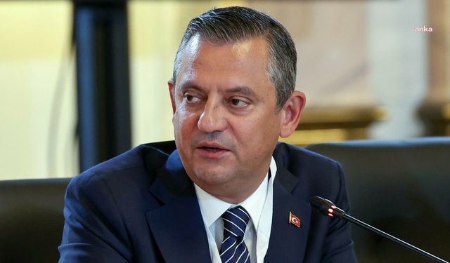 Özgür Özel: “Lozan Barış Antlaşması’nın yıl dönümünde Lozan kahramanımız İsmet İnönü ve milli mücadele kahramanlarımızı saygıyla anıyorum”