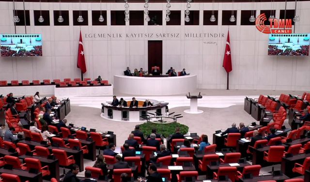 TBMM Genel Kurulu'nda 'Metin Kıratlı' tartışması... CHP'li Günaydın: "Emekliye 12 bin lira veremezken bir yemeğe 168 bin lirayı veren adam AYM üyesi"