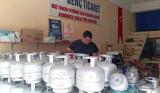 Tüpe gelen zamma tepki gösteren vatandaş: "Küçük tüpü bile zor dolduruyoruz. Çocuğumuz aç mı duracak?"