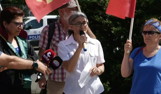 "Utanç Davası" duruşmasının ardından tartışma... "Şeriata laf eden sadece bu kadar mısınız" diye sataşan kadına, "Sen burada bağırabiliyorsan laiklik sayesinde" yanıtı