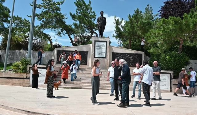 Yozgat'ta hayvan hakları eylemi... 76 yaşındaki Melek Ekici, Cumhurbaşkanı'na seslenerek, yasa teklifine onay vermemesini istedi.