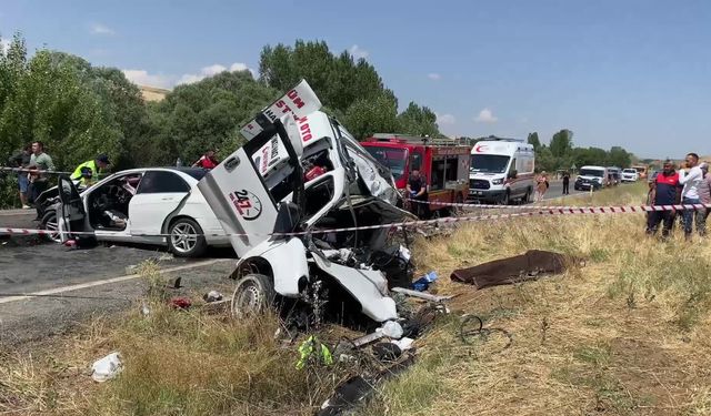 Yozgat'taki trafik kazasında ölen aile fertleri toprağa verildi