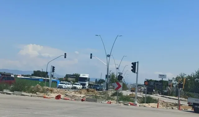 Bitmeyen Çalı Kavşağı trafikte zor  anlara neden oluyor