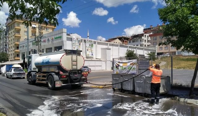 Gebze'de konteynerler dezenfekte ediliyor