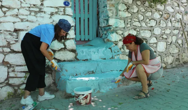 İzmir Güzelbahçe'de kadınlardan imece örneği