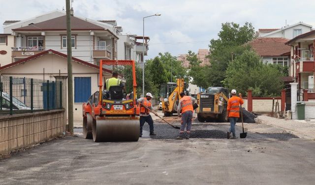 İzmit'te modern yollar için çalışmalar sürüyor