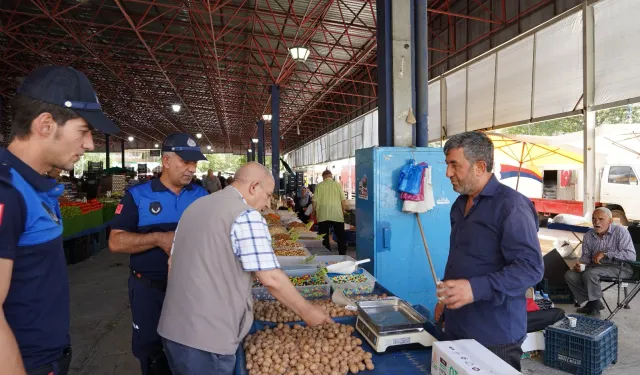 Melikgazi Belediyesi zabıta ekipleri pazar denetimi yaptı