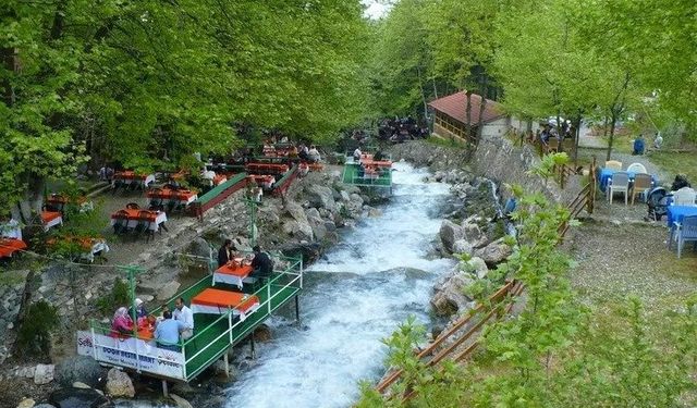 Saitabat Şelalesi turistlerin durak noktası olmaya devam ediyor