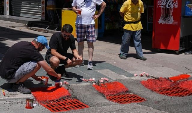 İzmir'de Mazgallar Kırmızıya Boyandı!