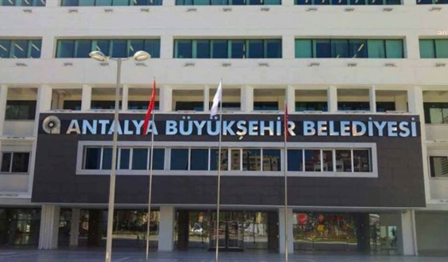 Antalya Büyükşehir Belediyesi'nden ''464 bin liralık ceza'' açıklaması: "Bu durum bölgedeki yüzme alanlarının su kalitesini kesinlikle etkilememiştir"