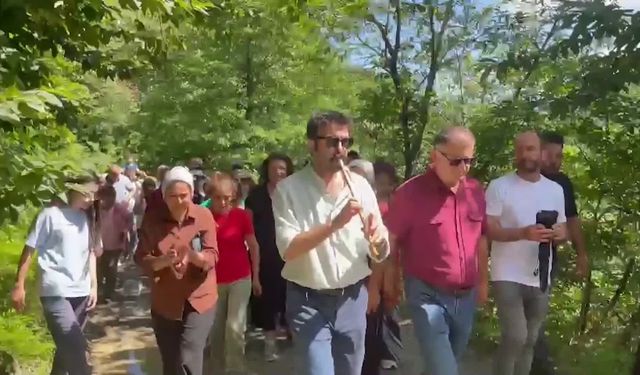 Borçka Çifte Köprü'de yapılması planlanan turizm projesine yürüyüşlü protesto...Utku Cihan: "Burada bir şeyler yapılacaksa buna halk karar verecek"