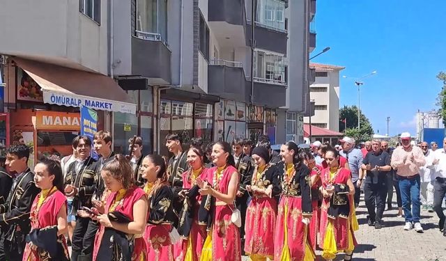 Bu yıl 20'ncisi düzenlenen Hopa Kültür Sanat ve Deniz Festivali başladı... Hopa Belediye Başkanı Utku Cihan: "Dopdolu bir festival hazırladık, tüm Artvin halkını davet ediyoruz”