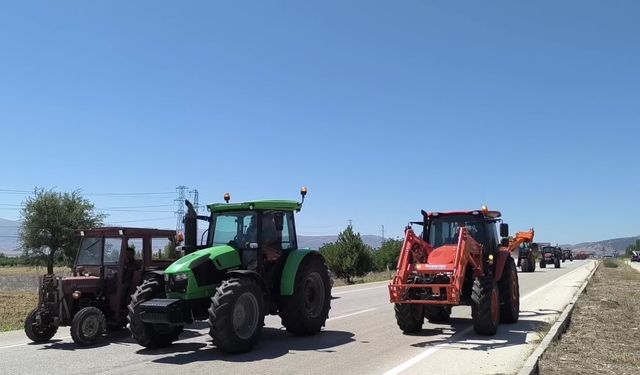 Burdur'da çiftçilerden traktörlü eylem: “Çiftçi, üretici her geçen gün toprağa küsmekte”