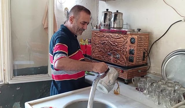 Çay ocağı sahibi Ali Bıçakçı: "Gelenler çay parasını bile ödeyemiyor. Böyle olursa dükkanı kapatmayı düşünüyorum"