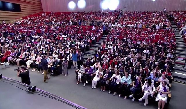 CHP Kadın Kolları Kurultayı... Gökçe Gökçen: "Emel anne, Gülsüm anne, Meriç Kahraman, Çiğdem Mater, Mine Özerden, Ayşe Buğra ve Mısra Öz'e selam olsun"