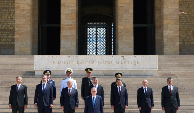 Cumhurbaşkanı Erdoğan, Yüksek Askeri Şura üyeleri ile Anıtkabir'i ziyaret etti