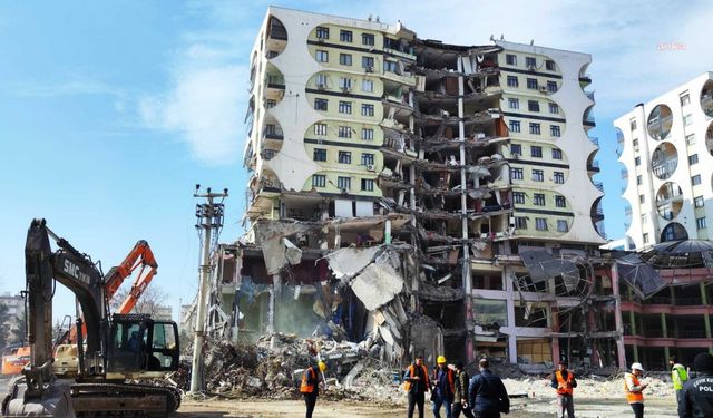 Diyarbakır’da depremde 89 kişinin öldüğü Galeria Sitesi’nin müteahhidi hayatını kaybetti