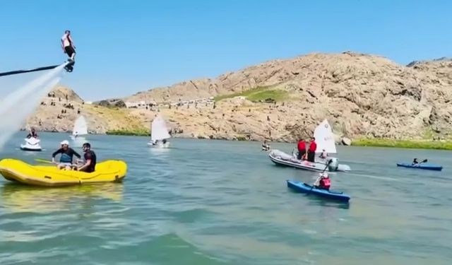 Hakkari’de binlerce kişi, ''6. Cilo Fest'' festivalinde buluştu.. Yerlikaya: ''Kürtçe beraber zılgıt çekmedik mi? Şöyle bir zılgıt çekinde tüm Türkiye bir duysun''