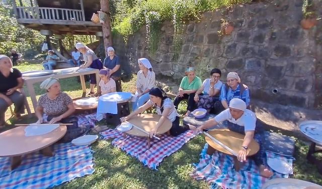 Hopa Belediyesi Kültür, Sanat ve Deniz Festivali kapsamında Hendek’te şenlik düzenlendi