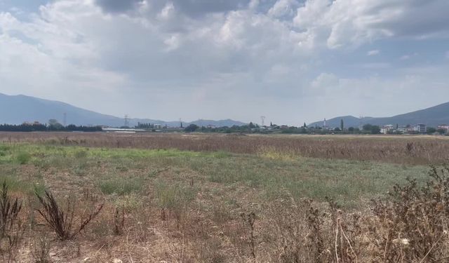 İznik Gölü yakınında kurulması planlanan Varaka Kağıt Fabrikası'na bölge sakinlerinden protesto