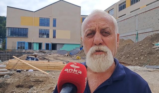 Kemalpaşa'da ilkokulun bahçesine Gençlik ve Spor İlçe Müdürlüğü binası yapılmasına tepki: "Çocuklar dışarıyı bile göremeyecekler"