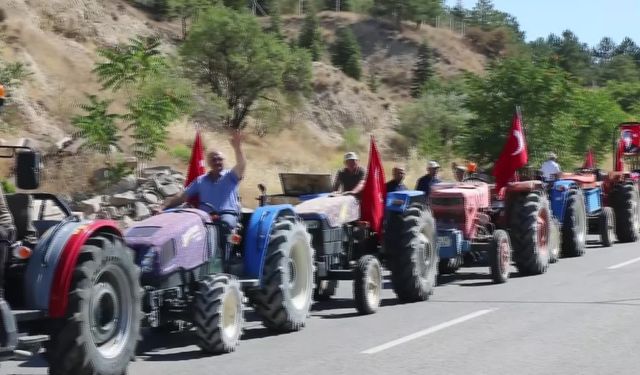 Malatya Hekimhan'da çiftçiler kayısı fiyatları için ses yükseltti... CHP'li Ağbaba: "Hep beraber sizlerin özlediği iktidarı kuracağız"