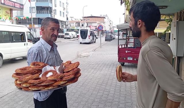 Simitçi: "İki emekli bir simit alıyor, bölüşüp yiyorlar" 