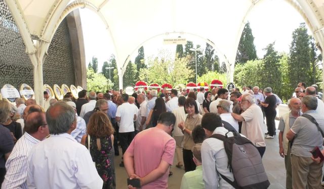 Tarık Ziya Ekinci için İstanbul'da cenaze töreni düzenlendi  