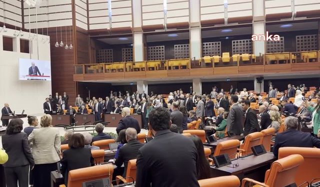 TBMM’de muhalefet milletvekillerine saldırı dış basında: "Darp edilen kadın milletvekilinin kanı parlamento kürsüsüne sıçradı"